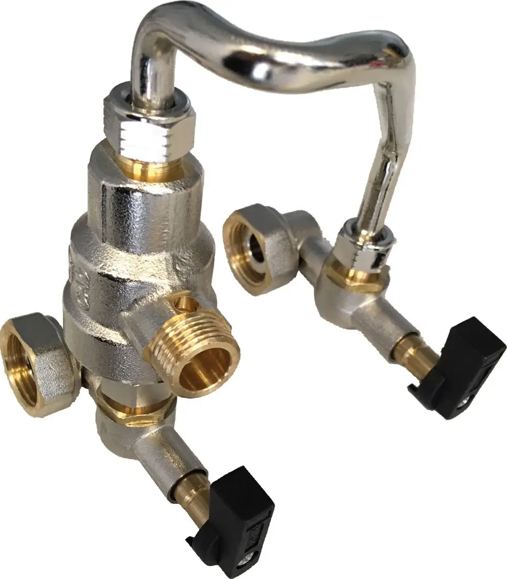 Zubehörteil von Bosch, das einen Systemtrenner darstellt. Es zeigt verschiedene Anschlüsse und Ventile zur Steuerung von Wasserleitungen. Constructed aus Metall mit verchromten und vernickelten Oberflächen.